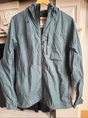 Fjall Raven Lightweight Hooded Jacket